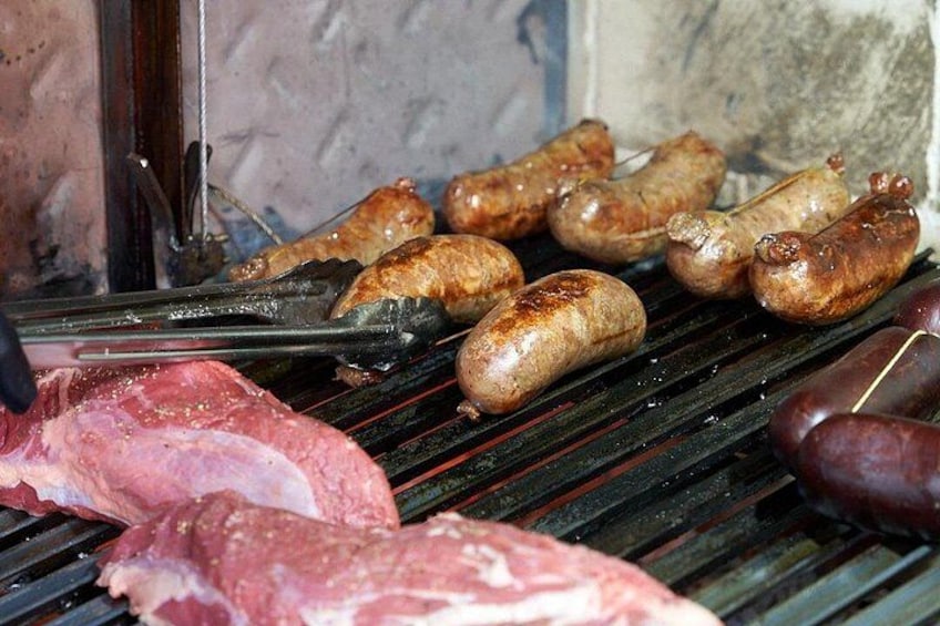 Enjoy a direct view of the grill from raw to cooked. 4
