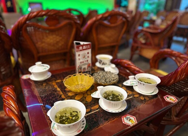 Picture 3 for Activity Chengdu: Sichuan Face-Changing Show&Tea near Kuanzhai Alley 3
