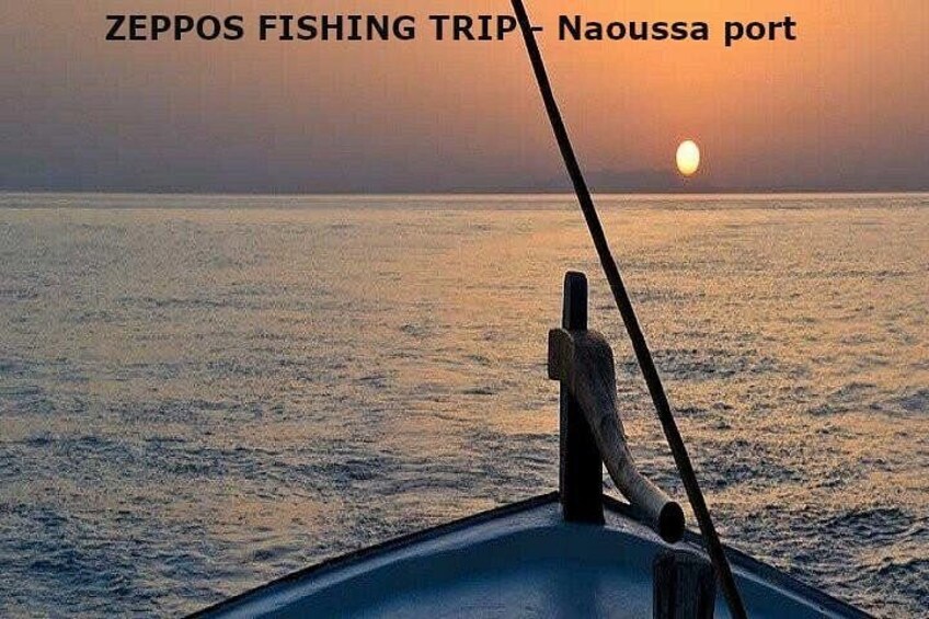 Ein Sonnenuntergang über dem Meer mit einer Angel auf einem Boot. 2