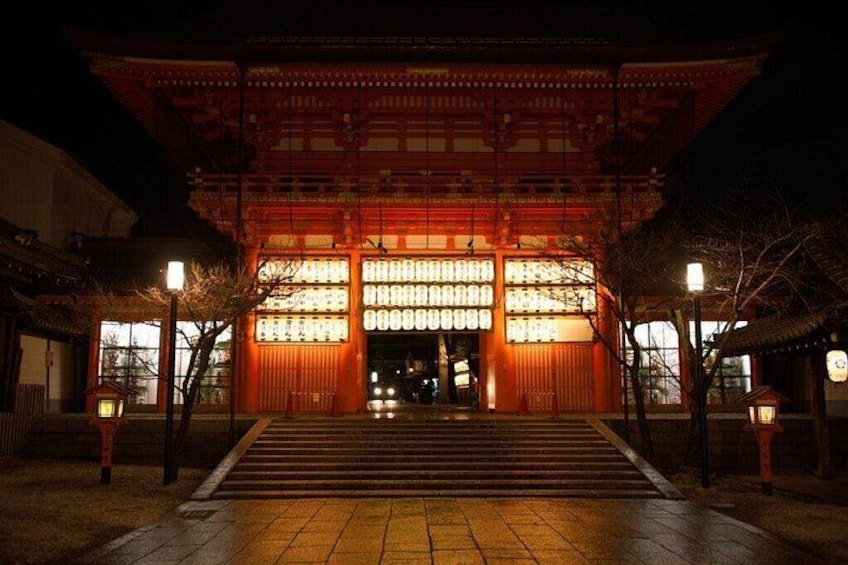 Kyoto 5-Star Gion Geisha Walk – Small-Group Authentic Experience 3