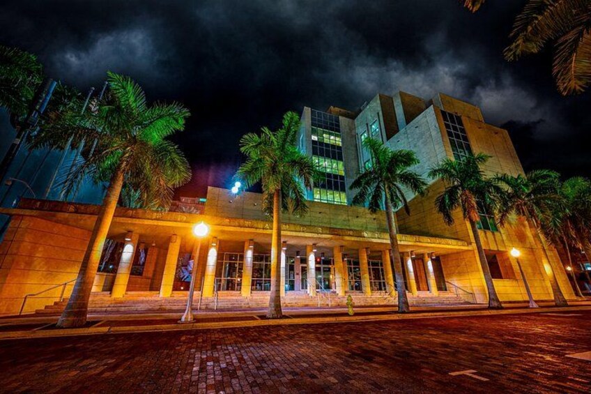 Join US Ghost Adventures for a late-night, spine-tingling journey through haunted Fort Myers. 2