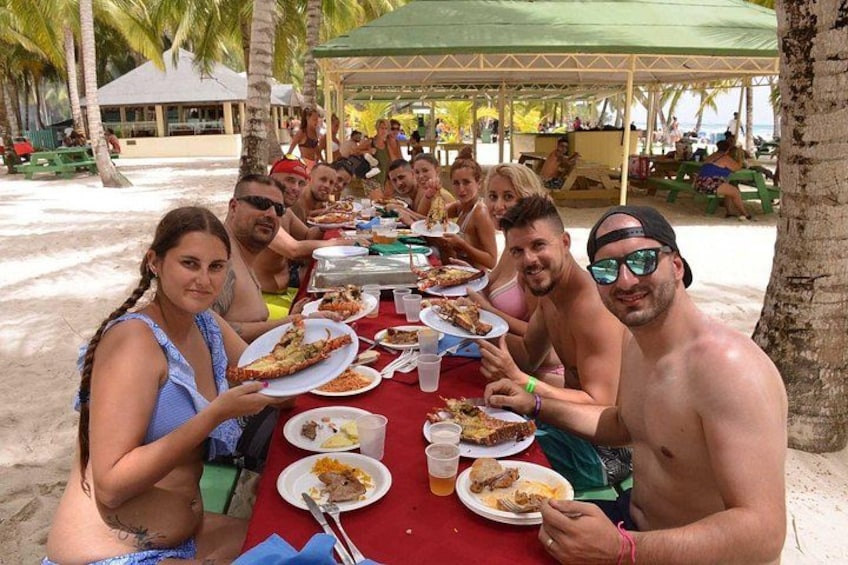 Saona Island Caramaran Adventure from Punta Cana With Lunch 4