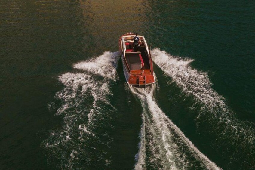 Private Wooden Boat Tour on Lake Como: Villages and Villas 4