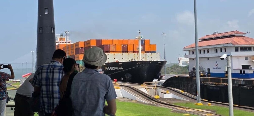 Picture 1 for Activity Panama Canal Tour: New Locks Agua Clara & Gatun Center 4