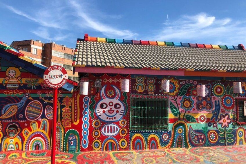 Taichung Must-Visit Join-In Day Tour from Taipei 2