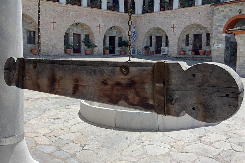Eikosifoinissas Monastery 3