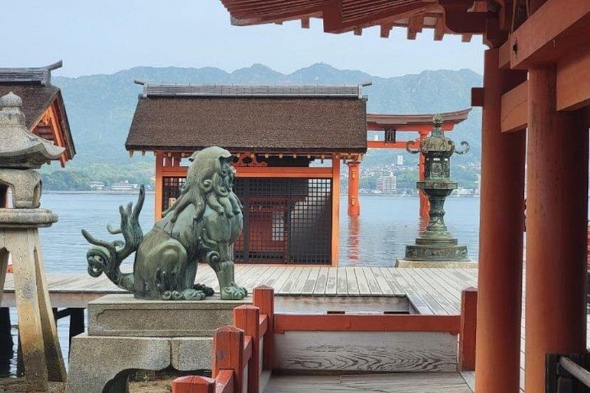 Stunning religious buildings at Miyajima 3