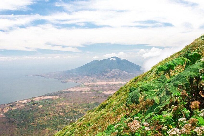 Private Tour Ometepe trekking Volcano Concepcion 4