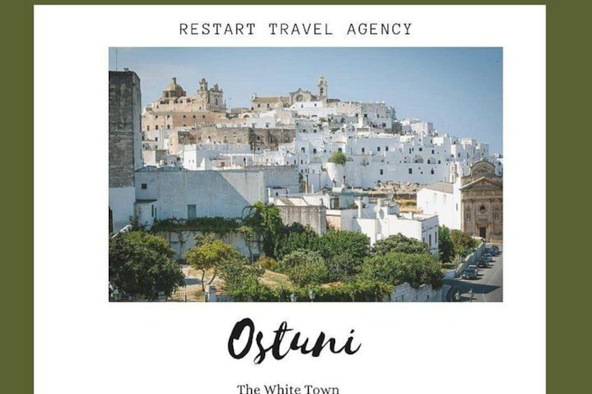 En vy över den vitkalkade staden Ostuni, med en framträdande kyrka och en fästning som ligger högt upp på en kulle. 5