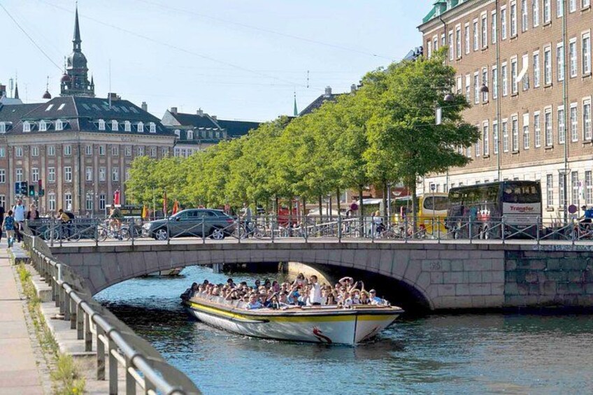 Copenhagen Classic Canal Tour & The Harbour 2