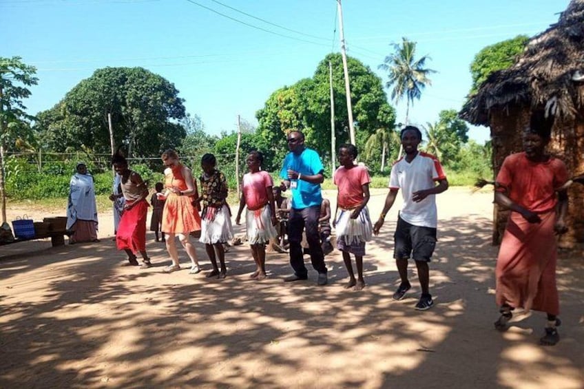 Diani Giriama Cultural Dance Show and Local Village Tour 1