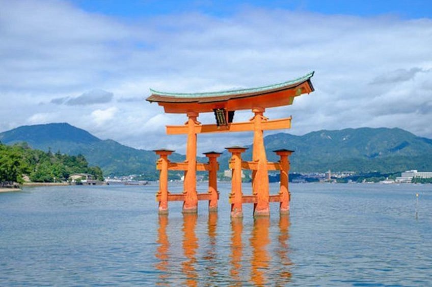 Hiroshima & Miyajima Private Custom Tour with Local Guide 4