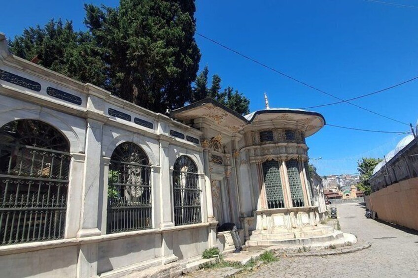 Istanbul Bosphorous Cruise and Eyup Sultan Half Day Tour 3