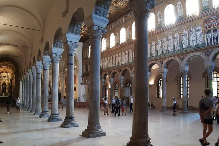 Church of St. Apollinare Nuovo 4