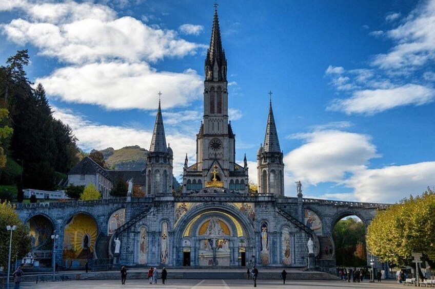 A historic cathedral with two spires, a large arched entrance, and a bridge in the foreground. 2