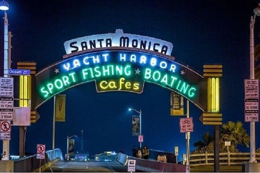Neonbord voor Santa Monica Yacht Harbor met sportvisserij en bootdiensten. 5