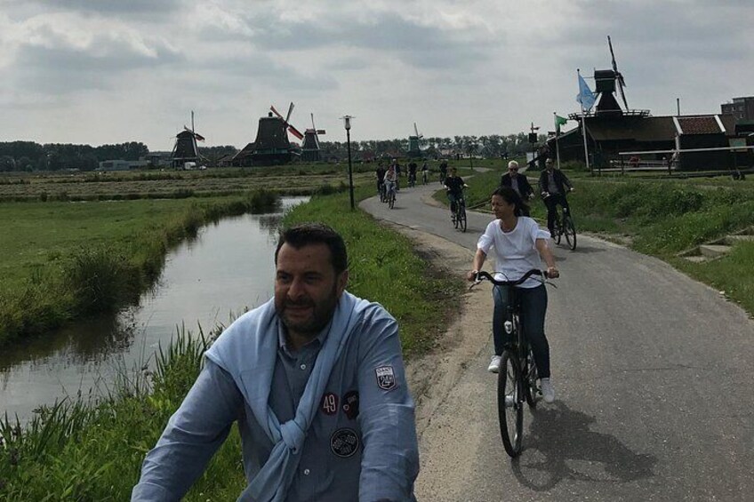 Explore Amsterdam by Bike in the Company of a French Local Guide 2
