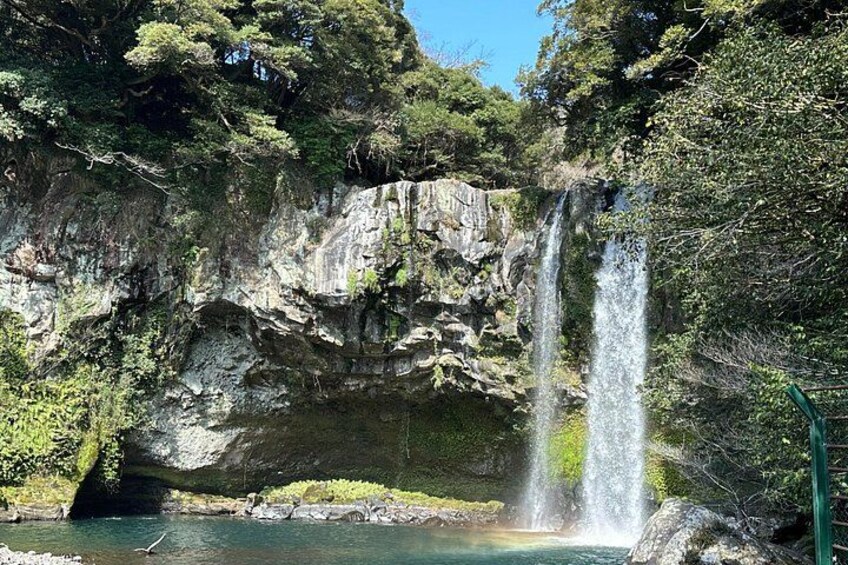 Cheonjiyeon Falls 1
