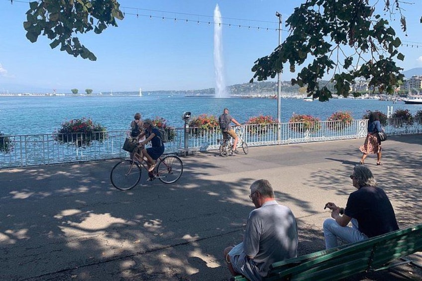 Geneva Left Bank: Flower Clock to Escalade Fountain Audio Guide 3