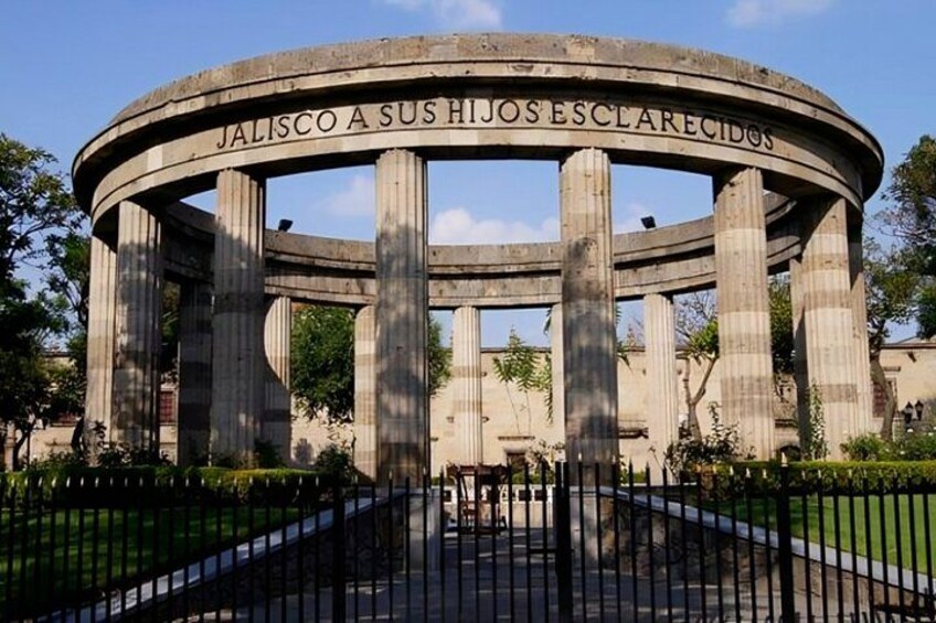 Guadalajara Must-See Attractions Walking Tour with a Guide 2