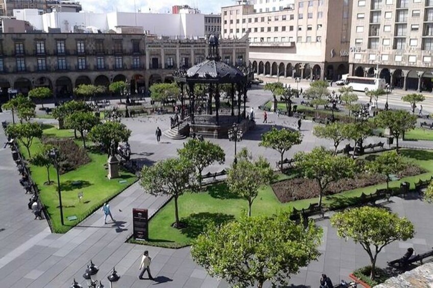 Guadalajara Must-See Attractions Walking Tour with a Guide 2