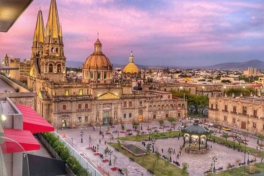 Guadalajara Must-See Attractions Walking Tour with a Guide 1