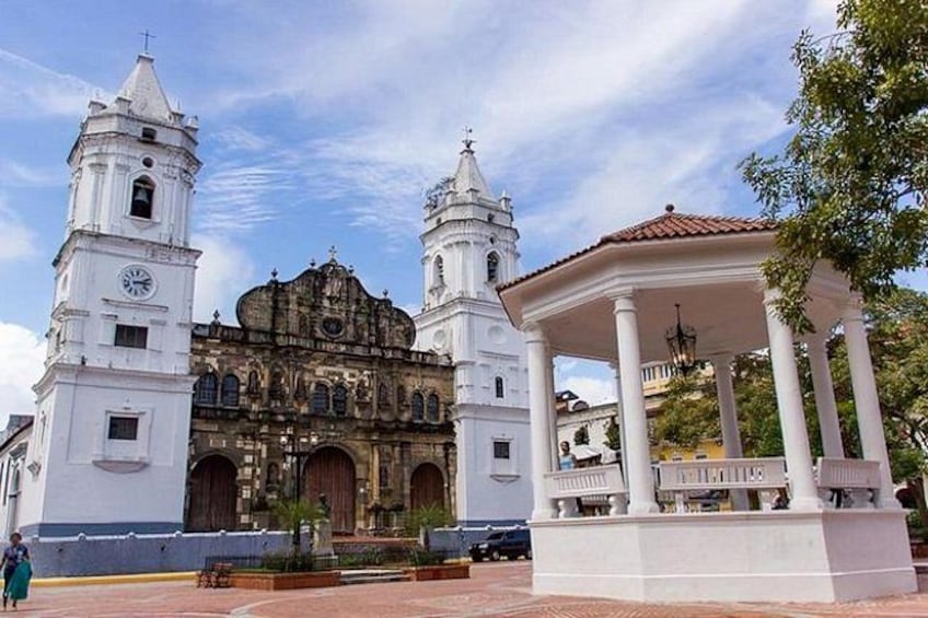 Panama City Must-see Attractions Walking Tour with a Guide 1
