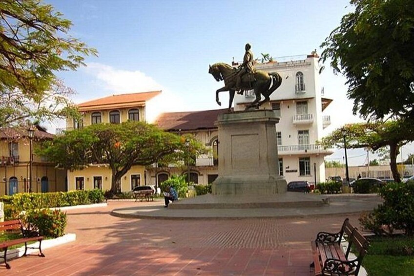 Panama City Must-see Attractions Walking Tour with a Guide 2