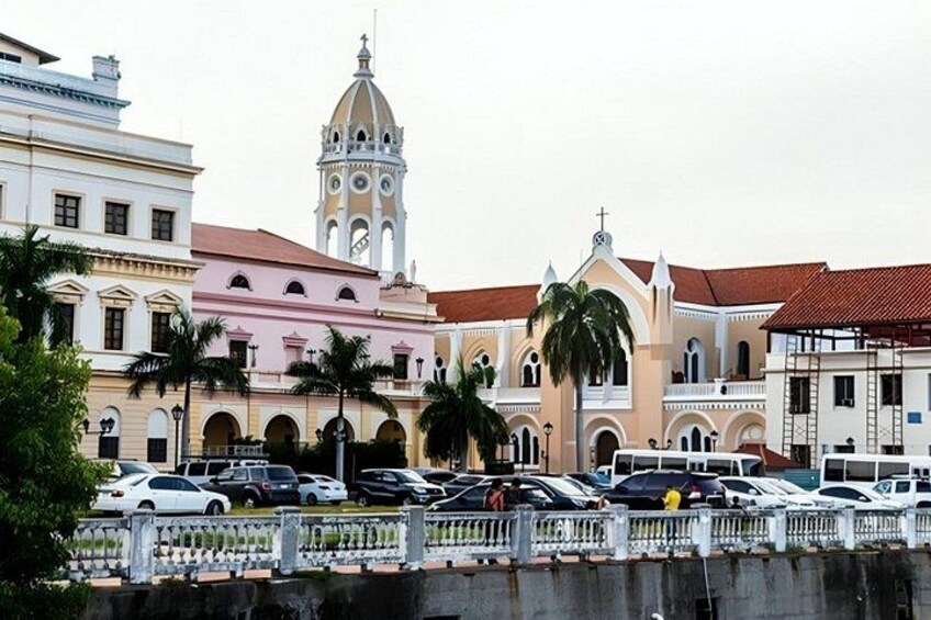 Panama City Must-see Attractions Walking Tour with a Guide 3