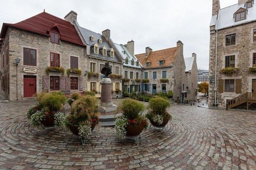 Quebec Old Town Walking Tour With A Guide 2