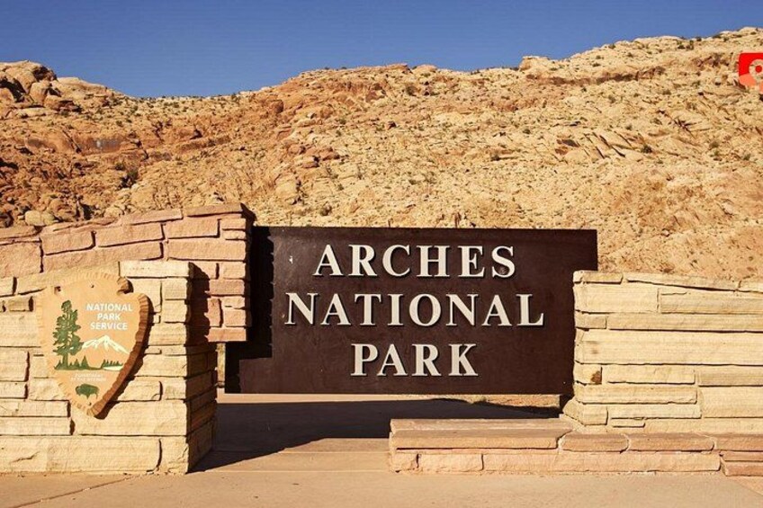 Self Guided Audio Driving Tour in Arches National Park 4