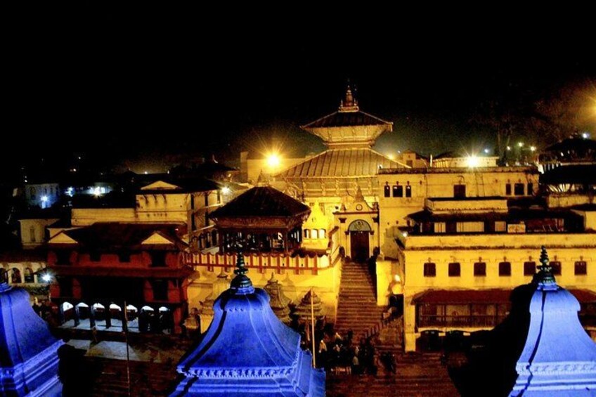 A night view of a historic building with a large dome and a staircase leading to its entrance. 2