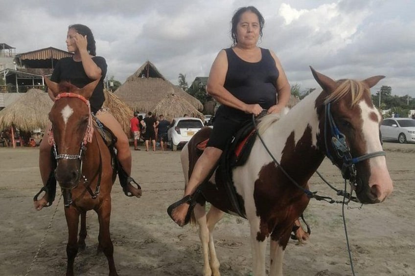 Horseback riding on the beaches of Cartagena 4