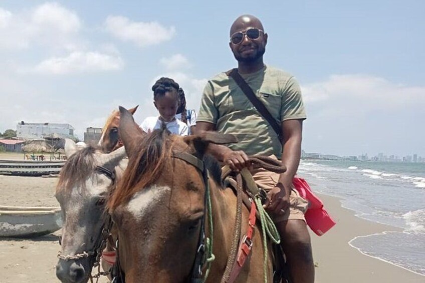 Horseback riding on the beaches of Cartagena 5