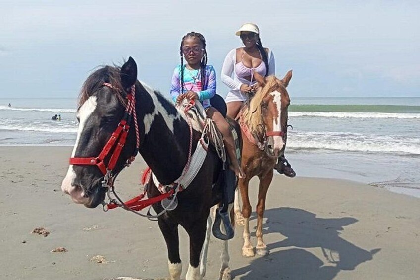 Horseback riding on the beaches of Cartagena 4