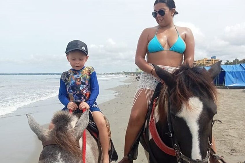 Horseback riding on the beaches of Cartagena 2