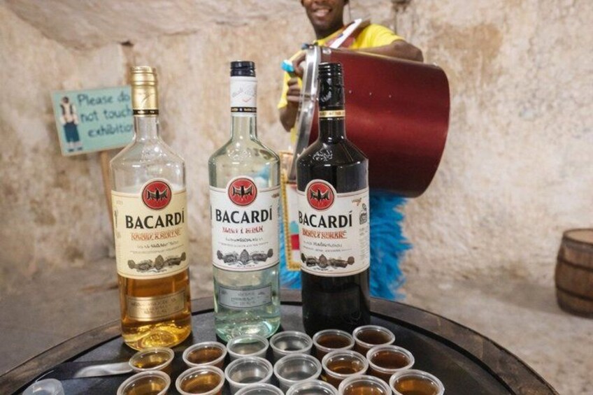 Junkanoo Party Bus: Rum, Beach & Vibes 2