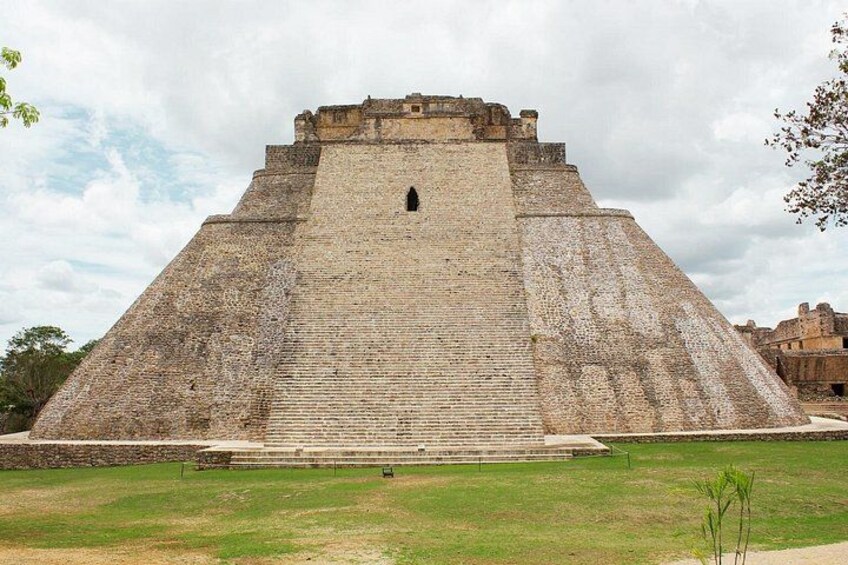 Uxmal, pyramid of the fortune teller 2