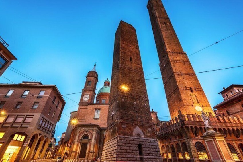 Bologna Scavenger Hunt & Highlights Self-Guided Walking Tour 4