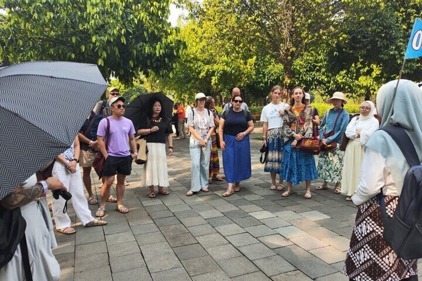 Private Borobudur Heritage Tour – Merapi Jeep & Prambanan Temple 2