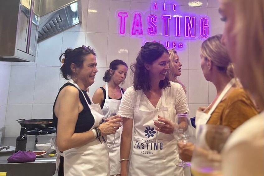 Alicante Paella Cooking Class, Tapas, Drinks & Central Market 2