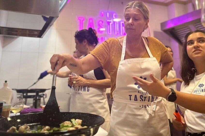 Alicante Paella Cooking Class, Tapas, Drinks & Central Market 1