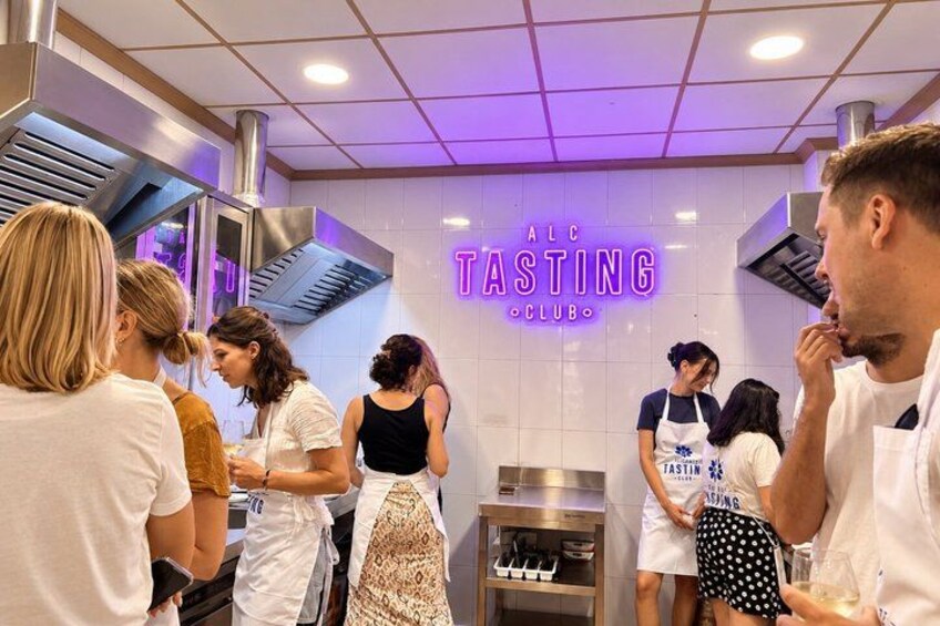 Alicante Paella Cooking Class, Tapas, Drinks & Central Market 5
