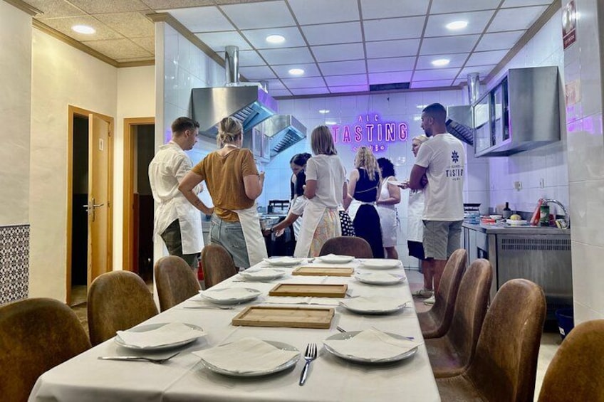Alicante Paella Cooking Class, Tapas, Drinks & Central Market 3