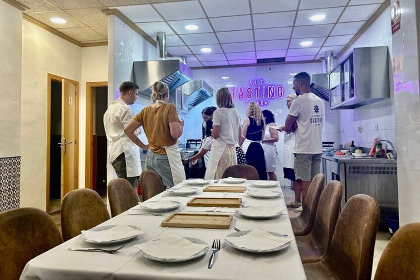Alicante Paella Cooking Class, Tapas, Drinks & Central Market 2