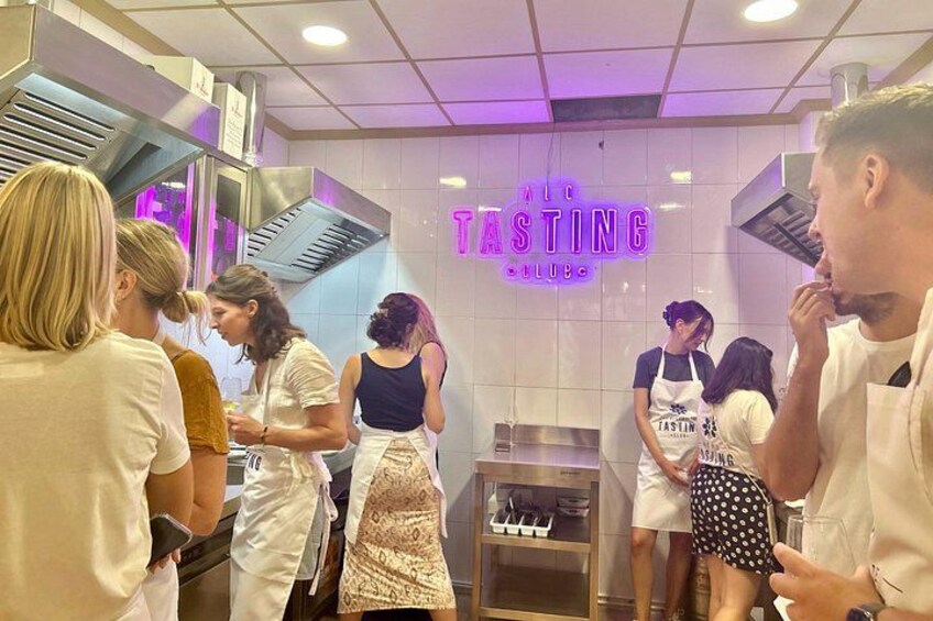 Alicante Paella Cooking Class, Tapas, Drinks & Central Market 2