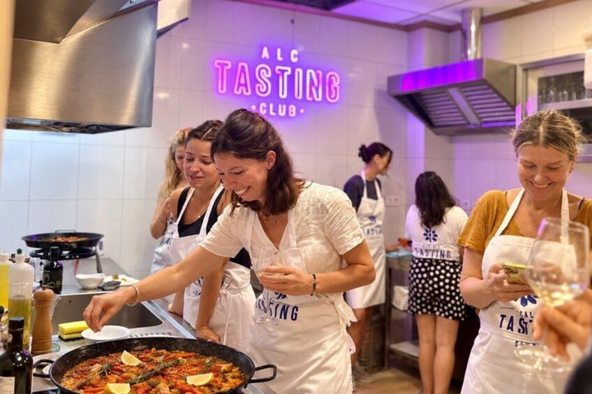 Alicante Paella Cooking Class, Tapas, Drinks & Central Market 2