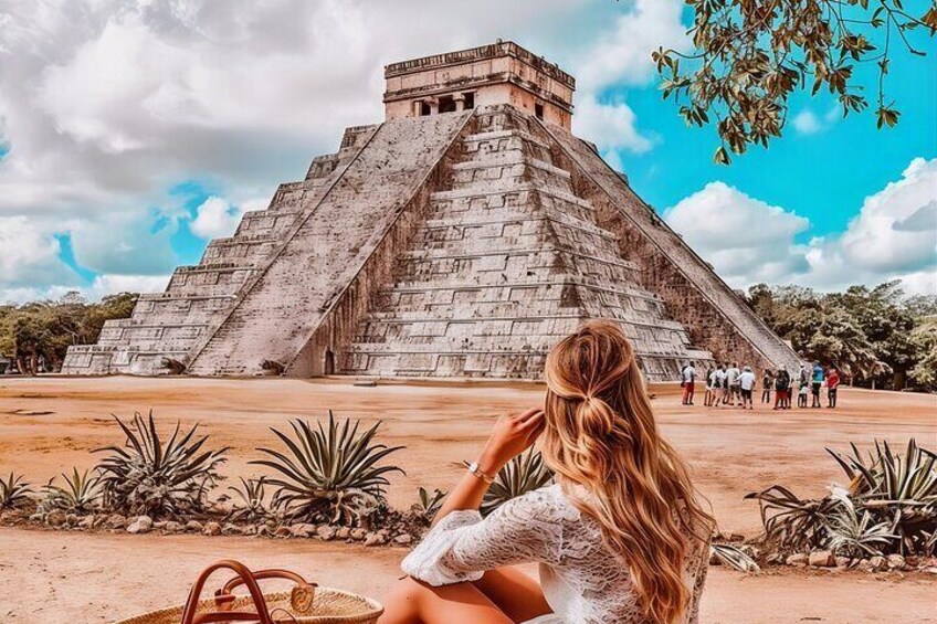 Chichén Itzá, Cenote Suytún, and Cenote Ikkil Guided Tour 2