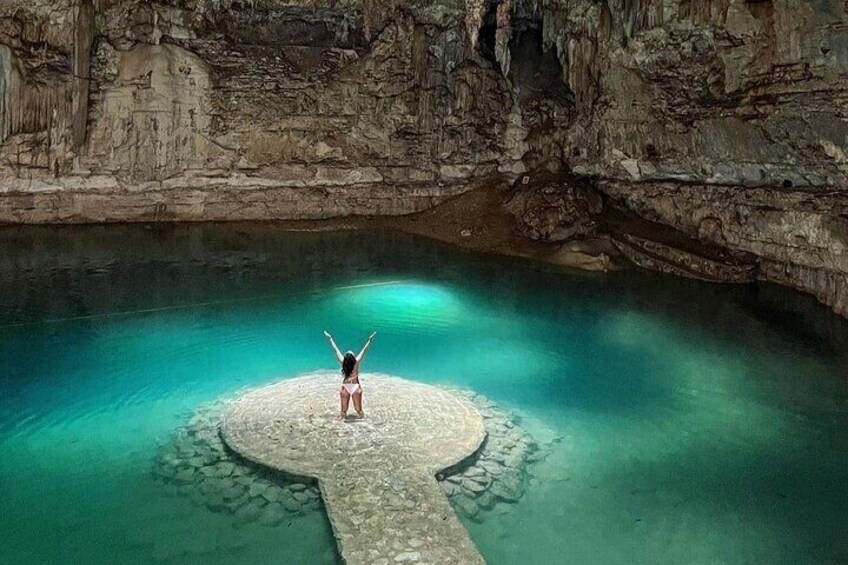 Chichén Itzá, Cenote Suytún, and Cenote Ikkil Guided Tour 4