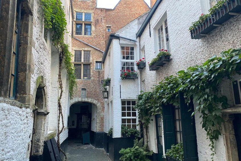 Escape The City Antwerpen City Walk With Puzzles 2